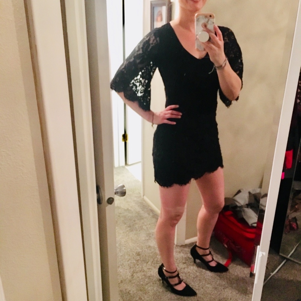 Black lace Lulu’s mini dress - Picture 2 of 8